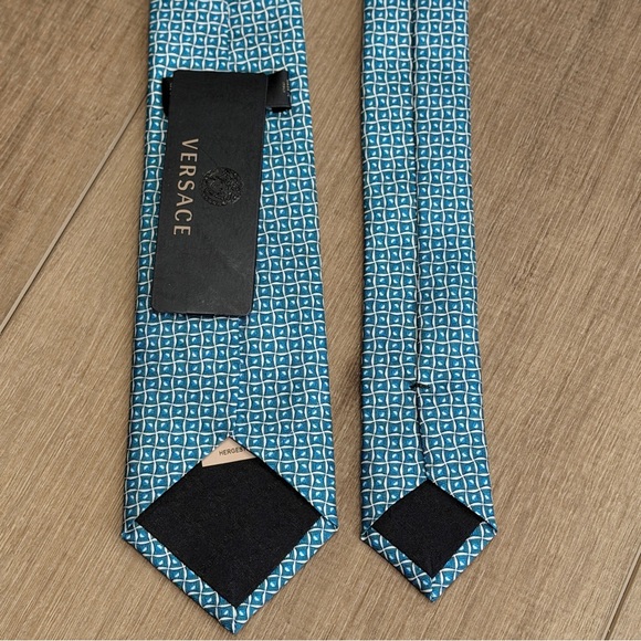 Gianni Versace Tie Blue Geometric  100% Silk Italy Luxury Medusa Logo Necktie 58 - Picture 5 of 9